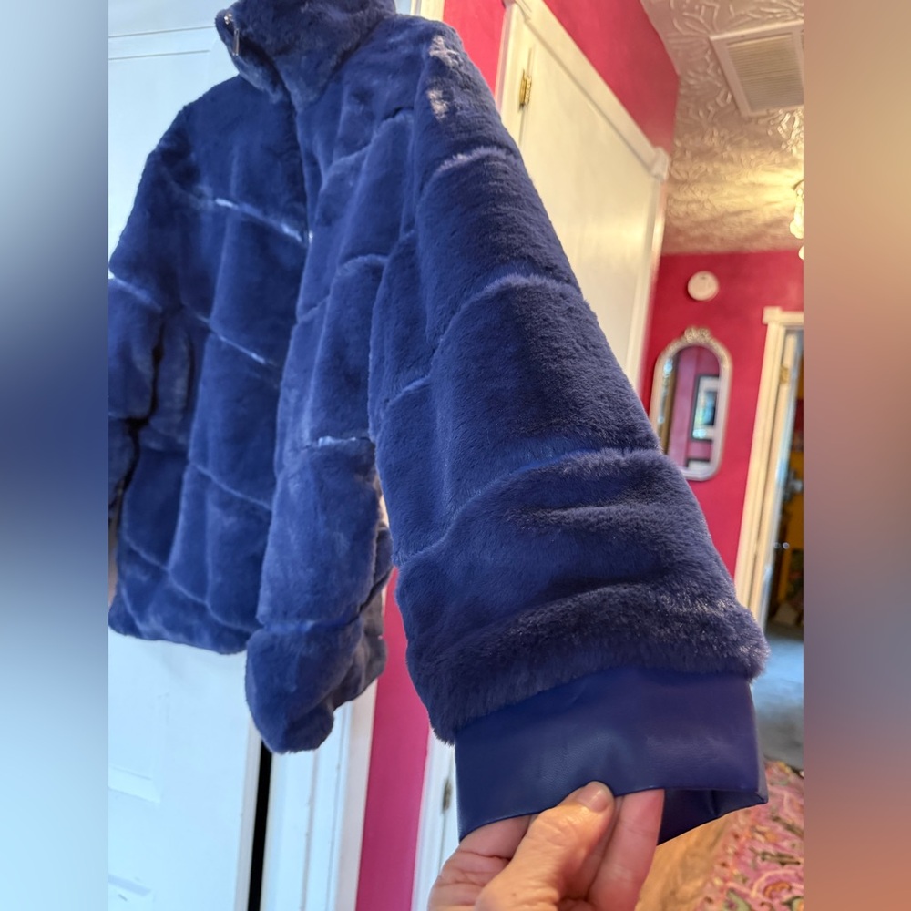 Women's Blue Faux Fur Reversible Jacket - NEW! - Picture 5 of 14